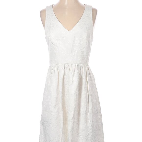 4.collective Elegant White Sleeveless Dress - Picture 1 of 8
